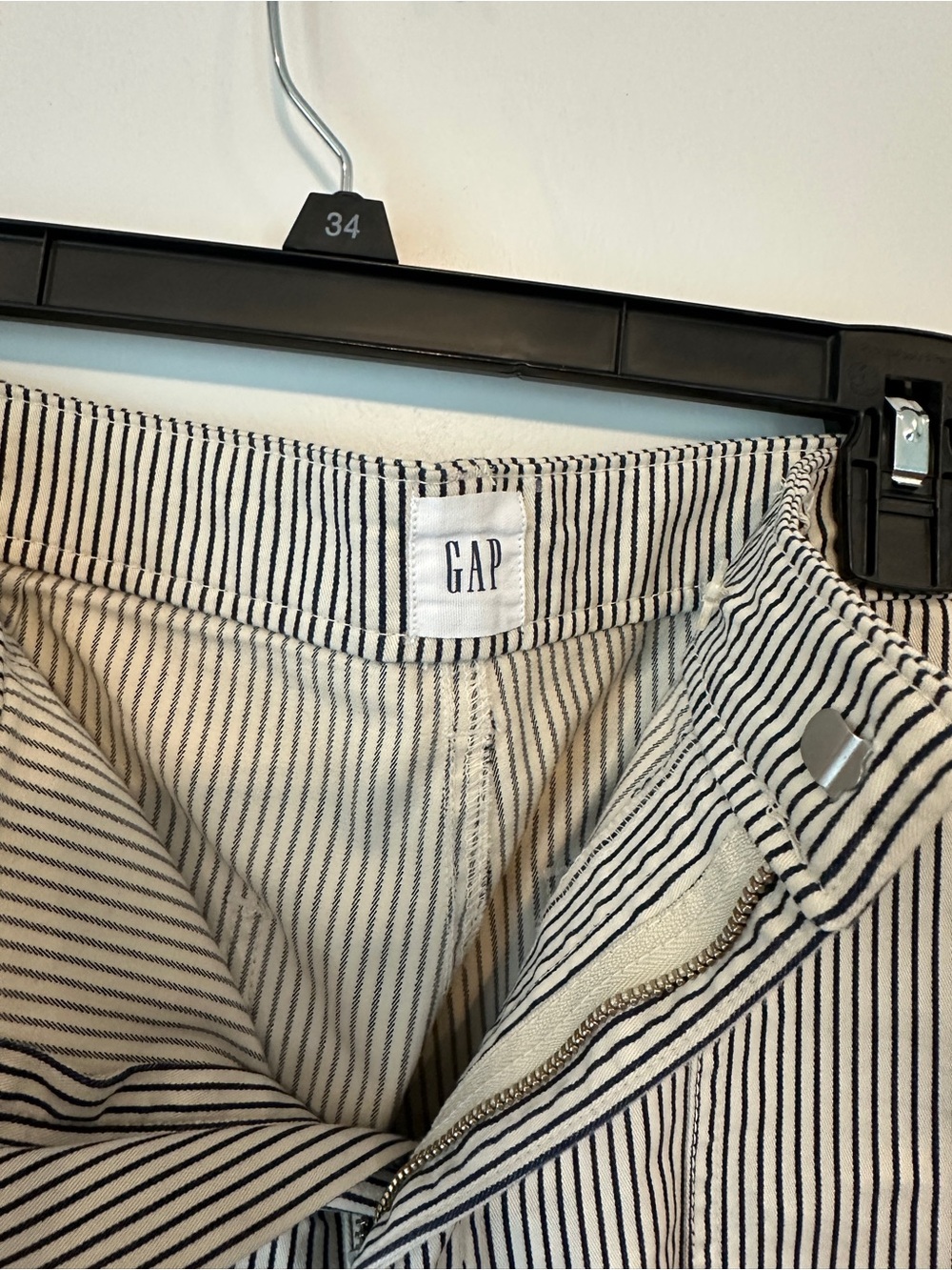 GAP Women’s Pinstripe barrel pants - Black & White - Picture 7 of 9